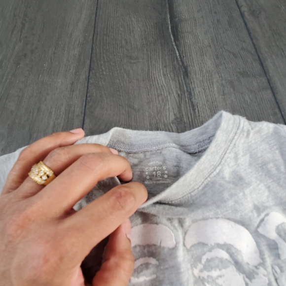 18M Gray Tee With Fuzzy Emblem of Monkey's Face - Picture 3 of 3